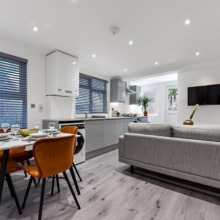 Lovely 2 Bedroom Apartment In Greater 런던 외부 사진