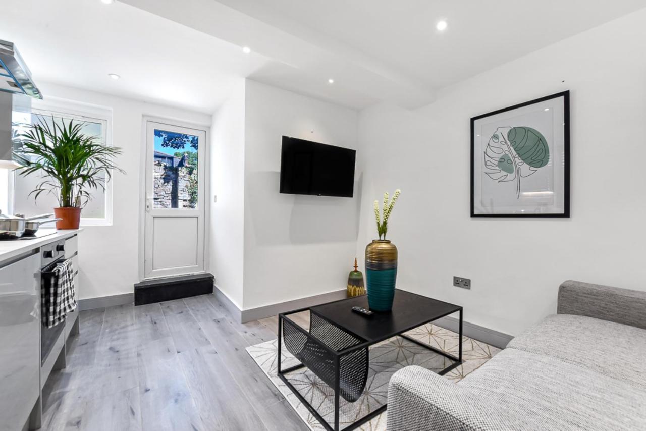 Lovely 2 Bedroom Apartment In Greater 런던 외부 사진