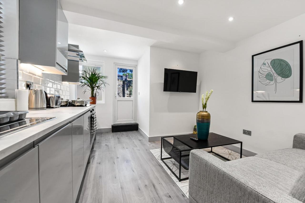 Lovely 2 Bedroom Apartment In Greater 런던 외부 사진
