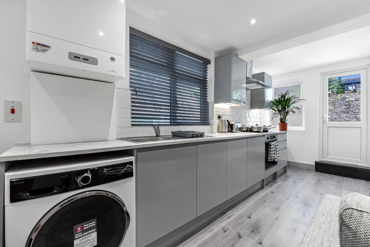 Lovely 2 Bedroom Apartment In Greater 런던 외부 사진