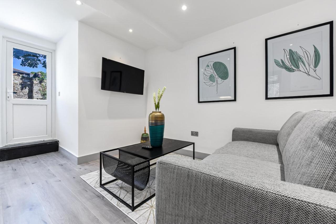 Lovely 2 Bedroom Apartment In Greater 런던 외부 사진